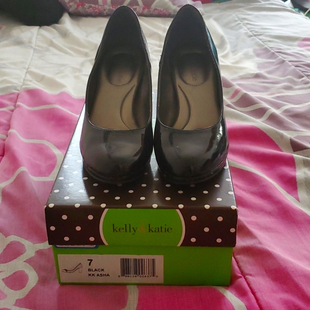 Kelly & Katie Asha Heels, Size 7